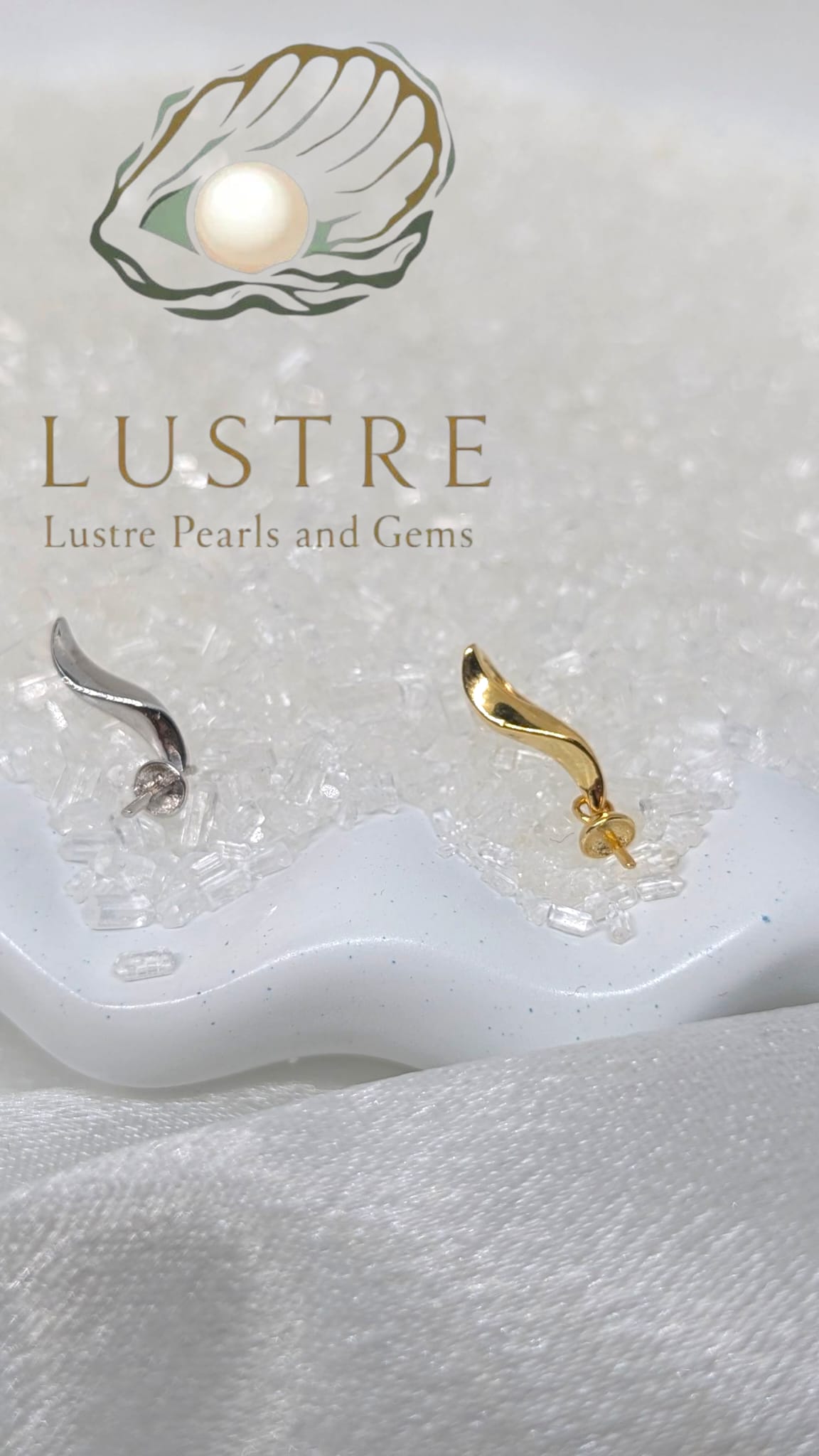 Silver curve pendant