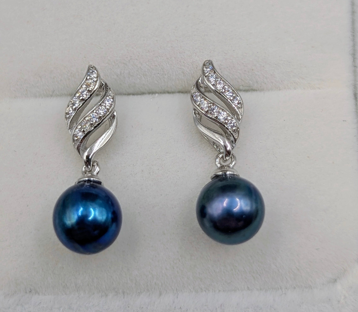 slightly mismatch Dark blue pearl Elegant Audrey Earrings