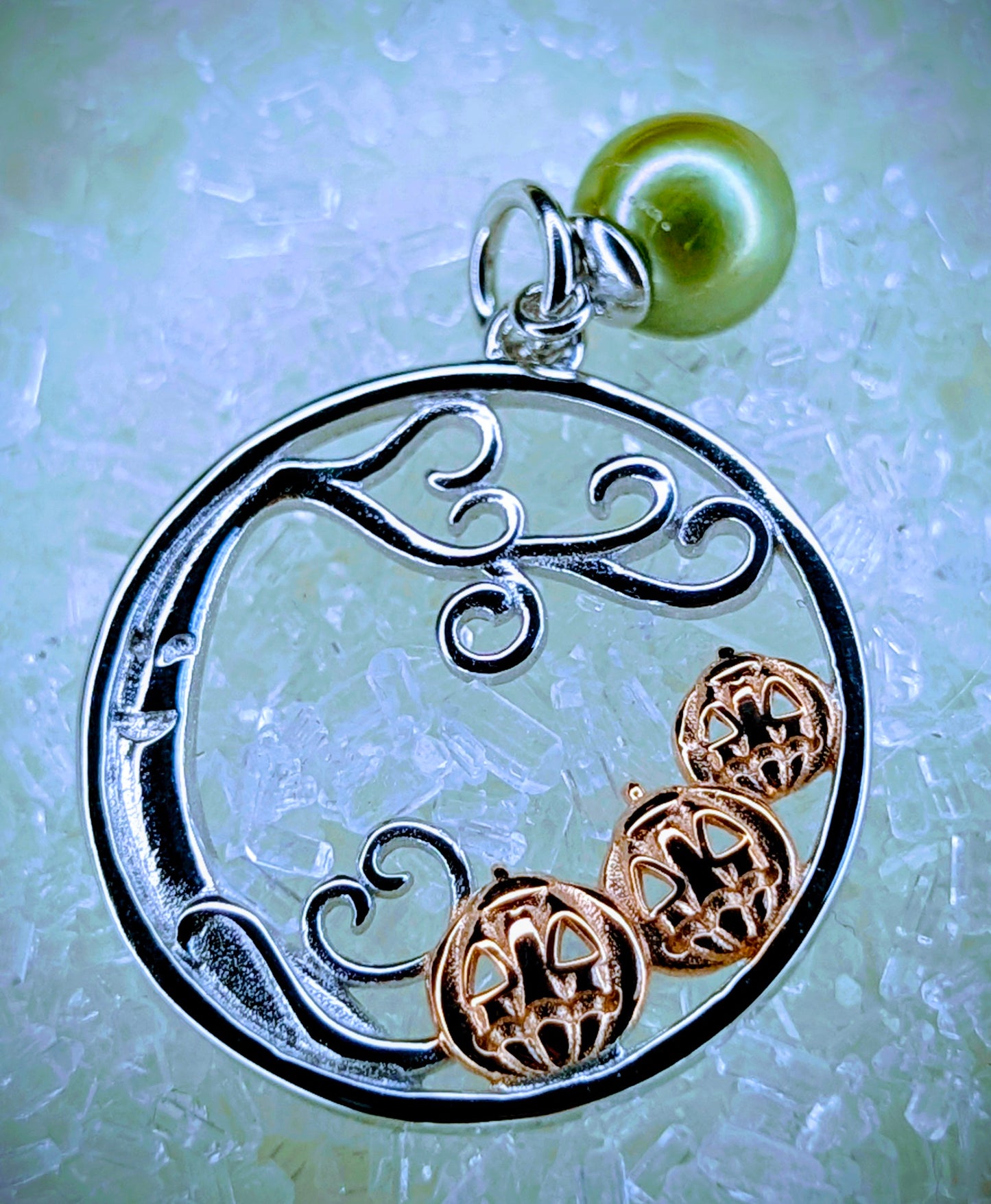 Pumpkin Patch Pearl mount pendant