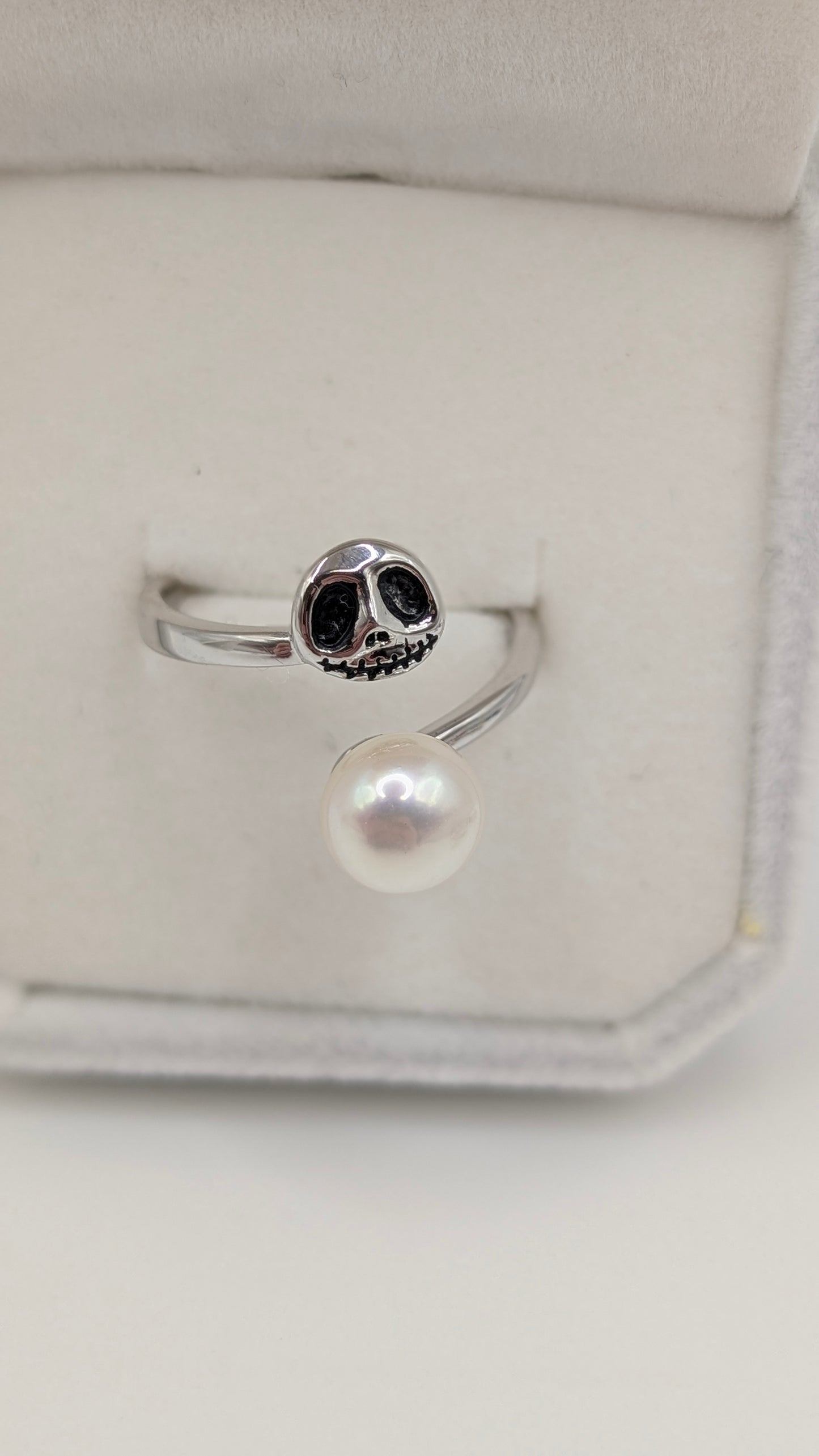 Classic peach/white pearl jack skellington ring