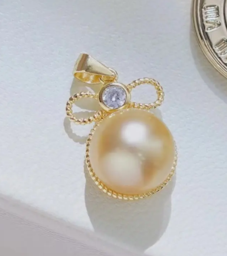 Edison mouse head pendant