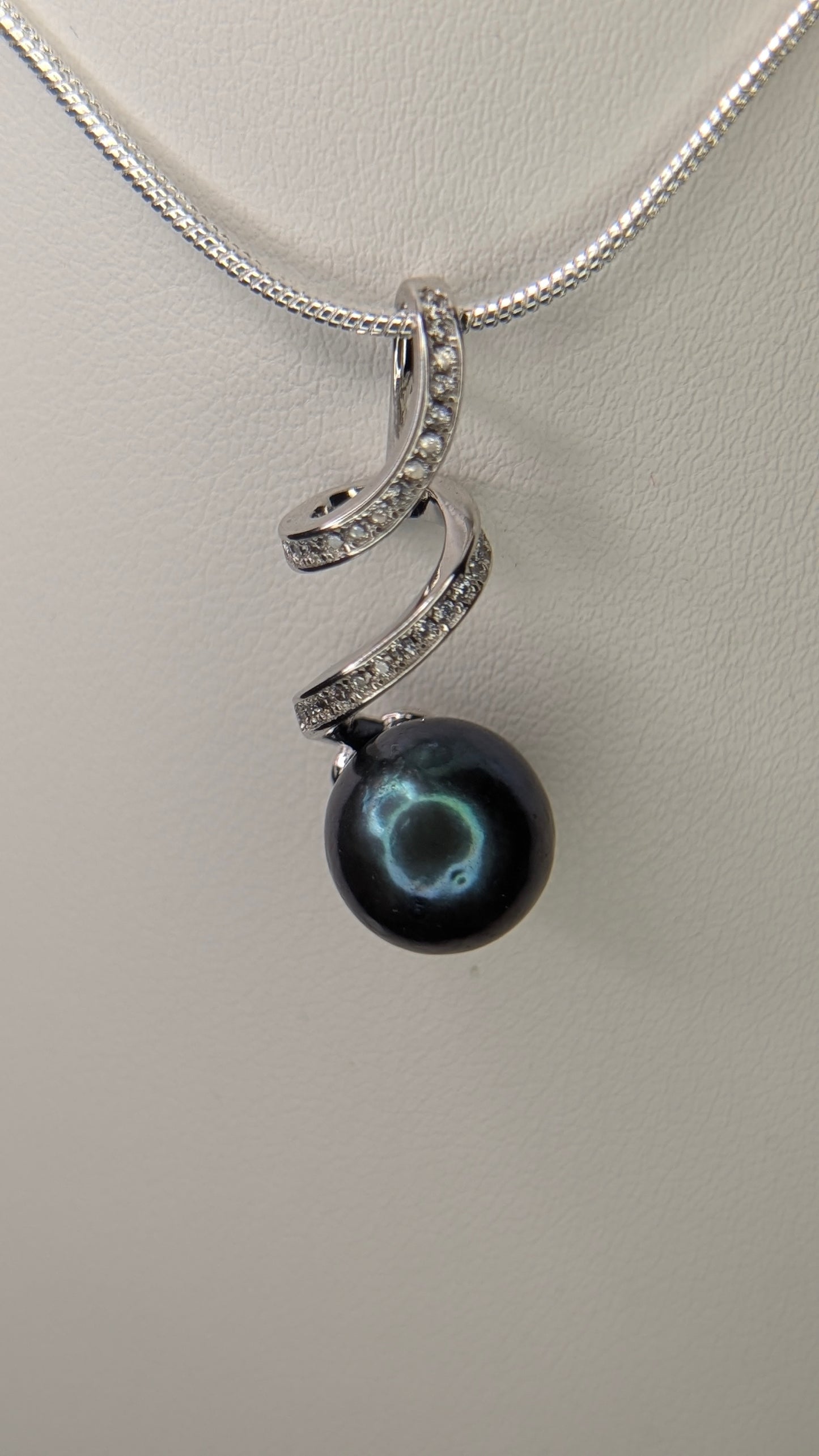 Small Peacock Edison twirl pendant