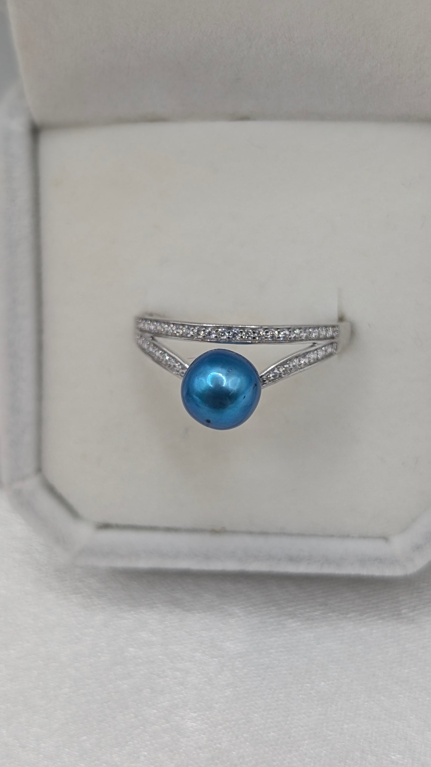 Size U electric blue double band ring