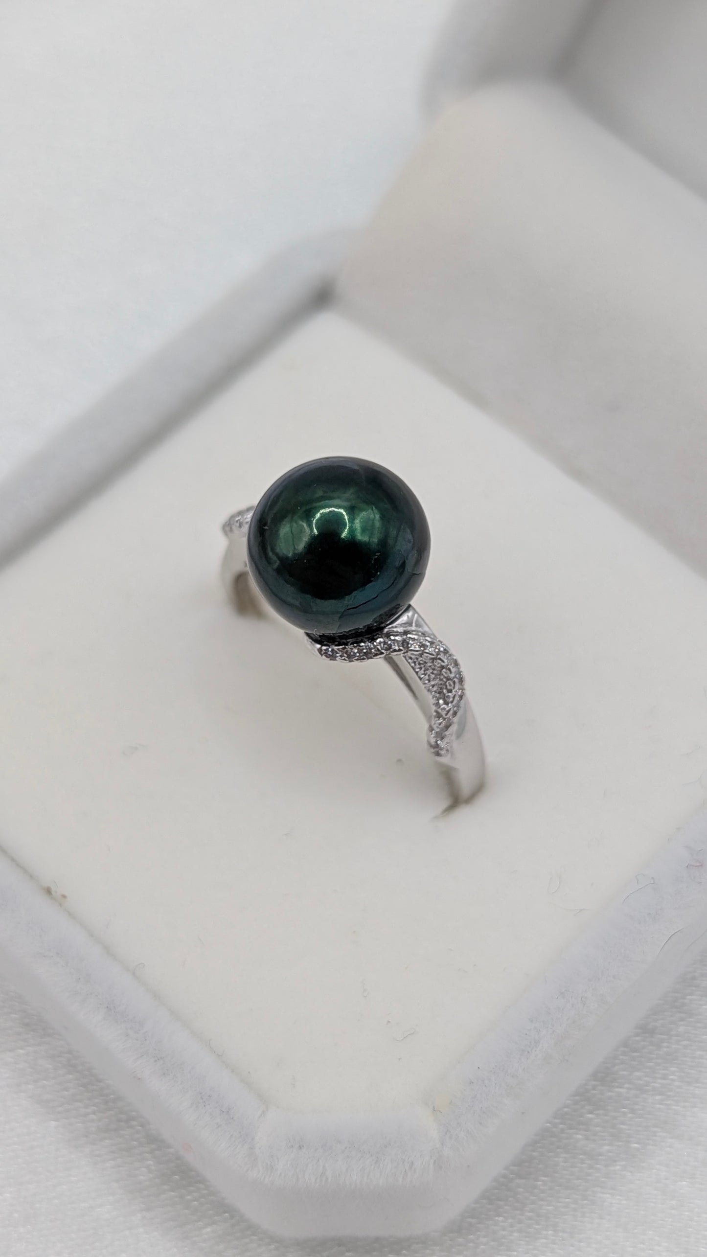Deep forest green pearl ring