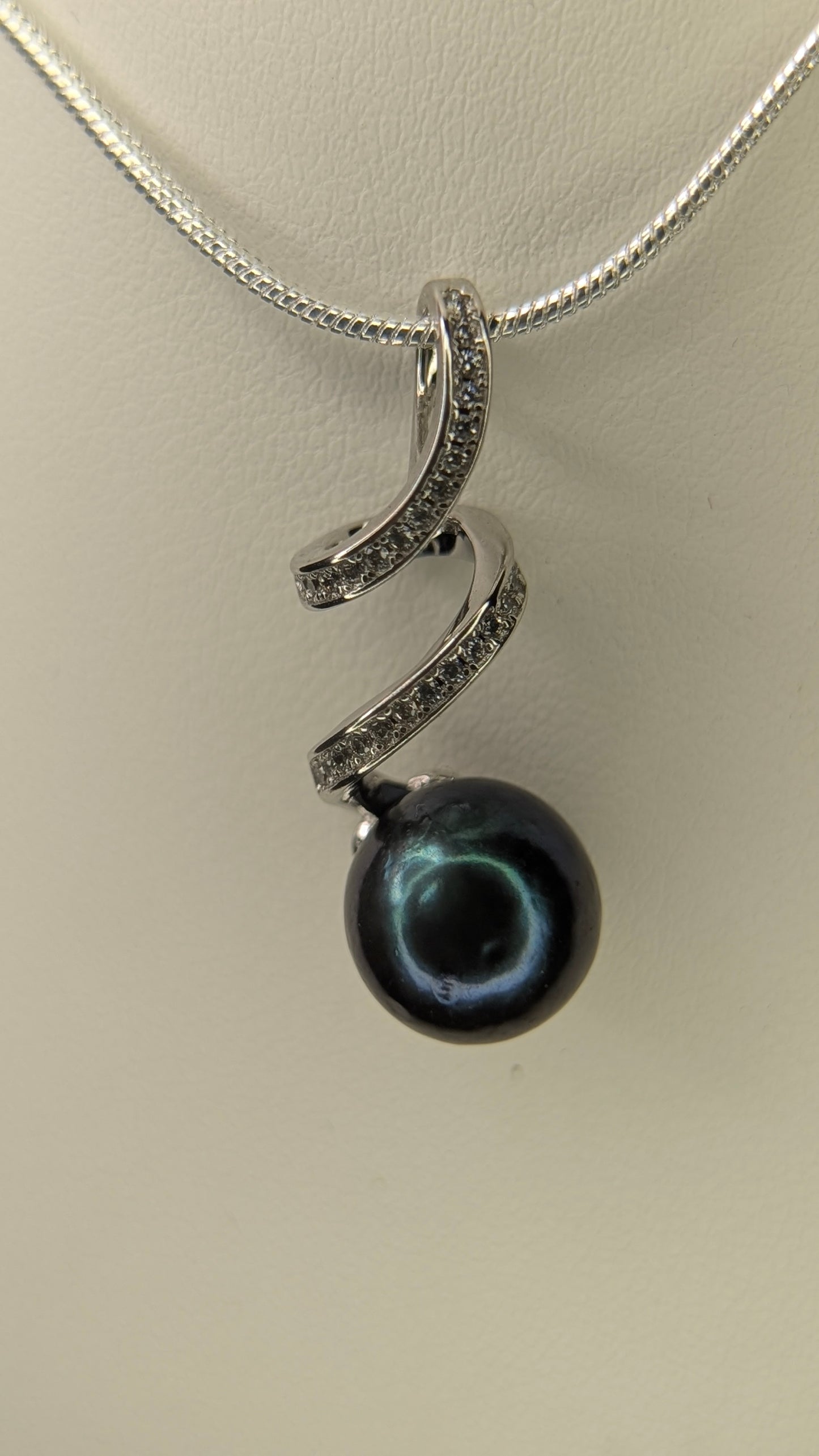 Small Peacock Edison twirl pendant