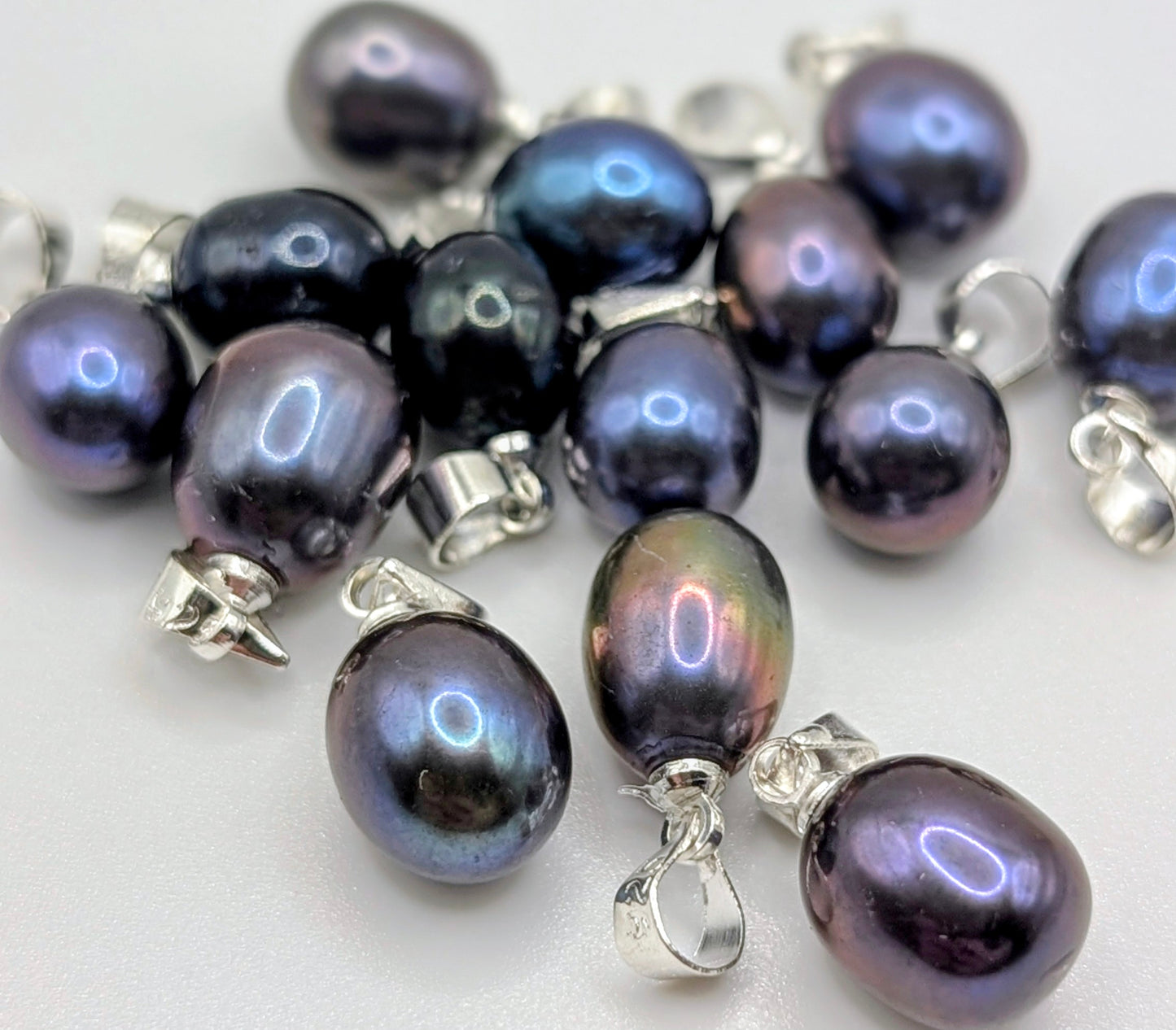 Peacock/oilslick simple pearl drop necklace