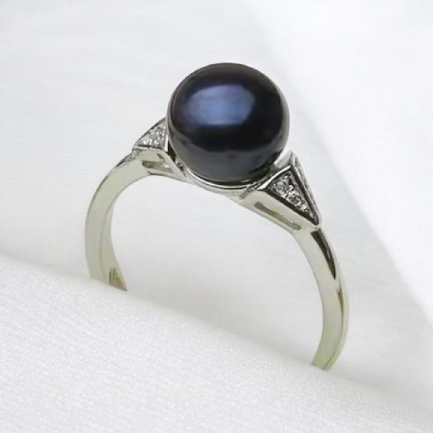 Triangle accent ring with black pearl