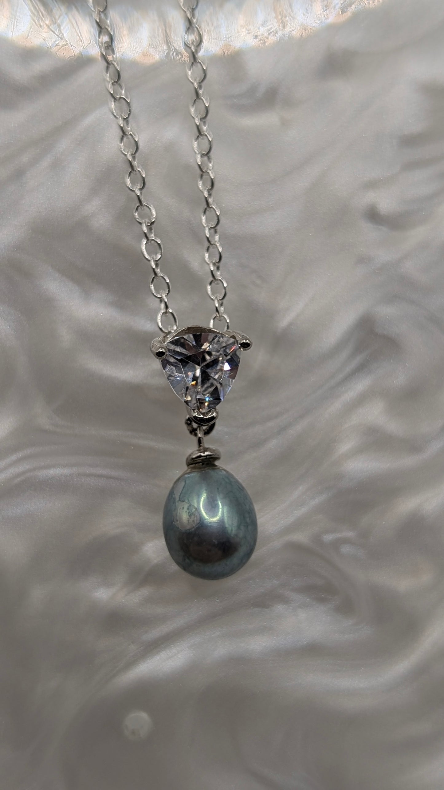 Spearmint blue pearl on a zirconia drop