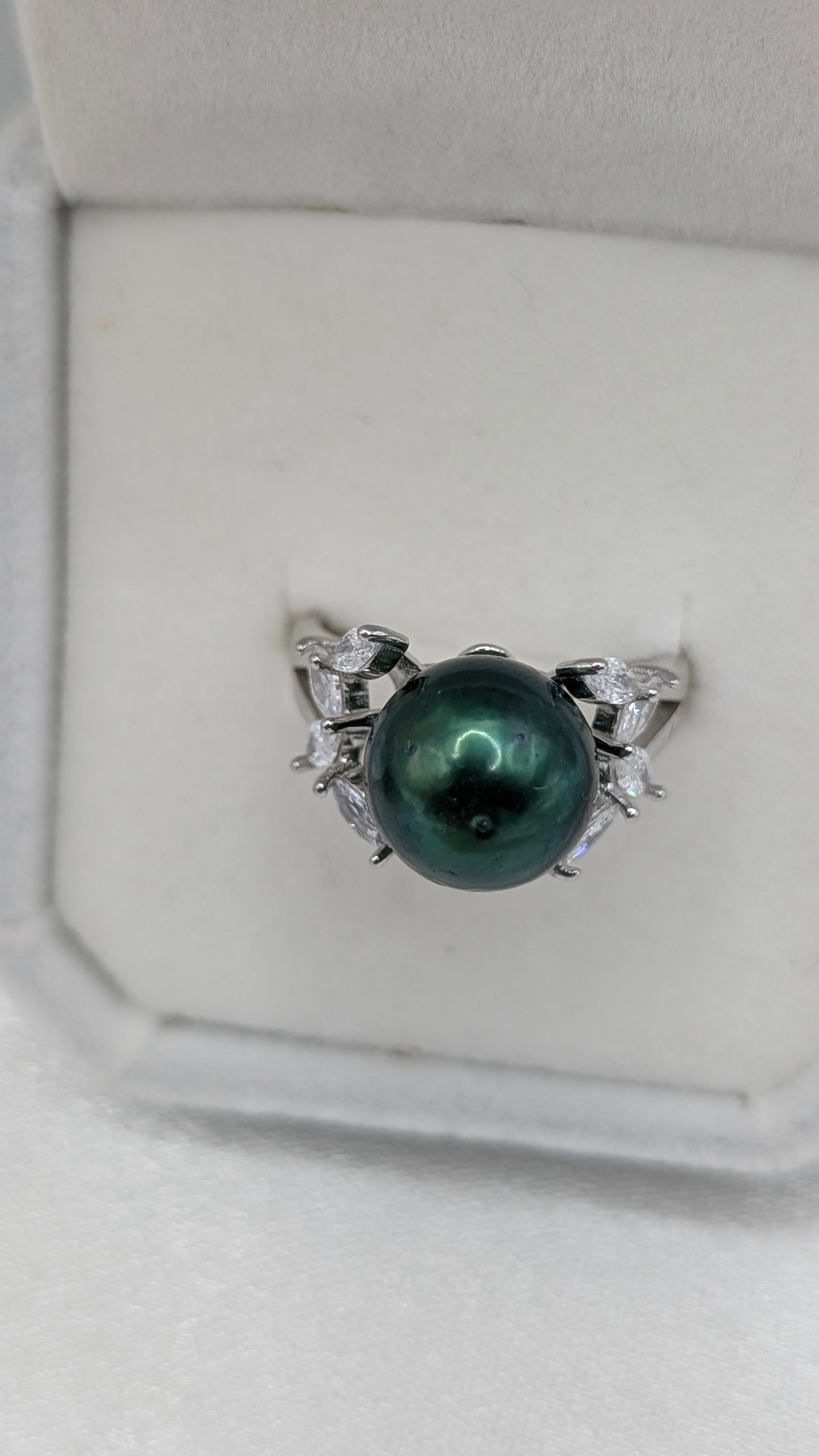 Emerald green Diana Edison ring