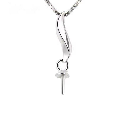 Silver curve pendant