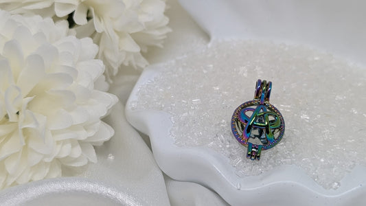 Rainbow A pearl pendant cage