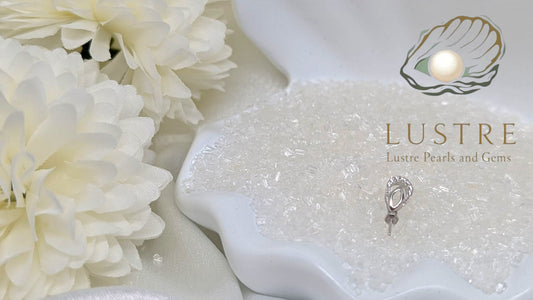 Lovely Lisa pearl pendant necklace