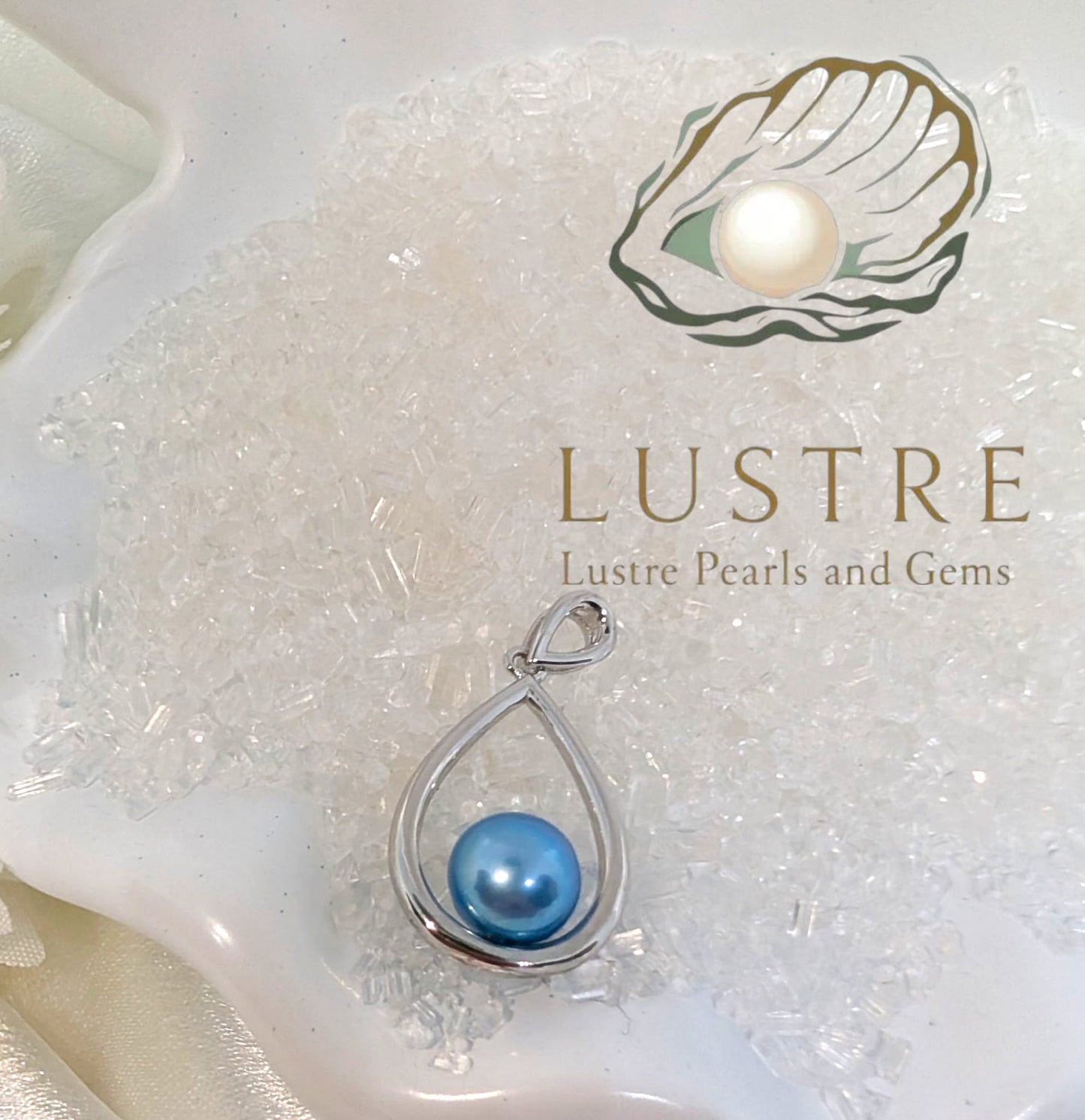 Kellie pendant