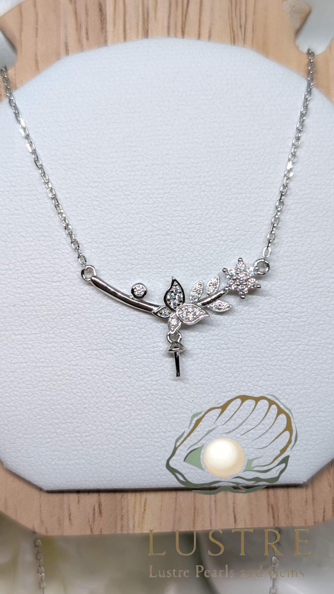 Julie's garden pearl bar necklace