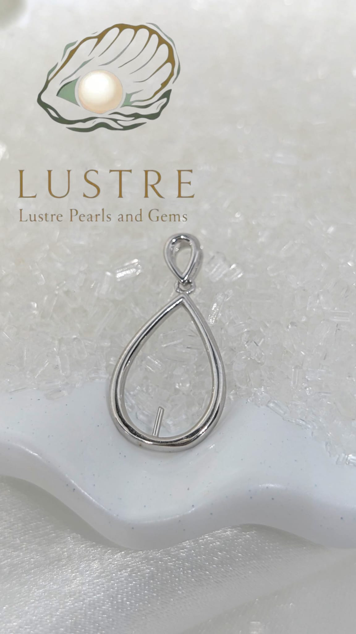 Kellie pendant
