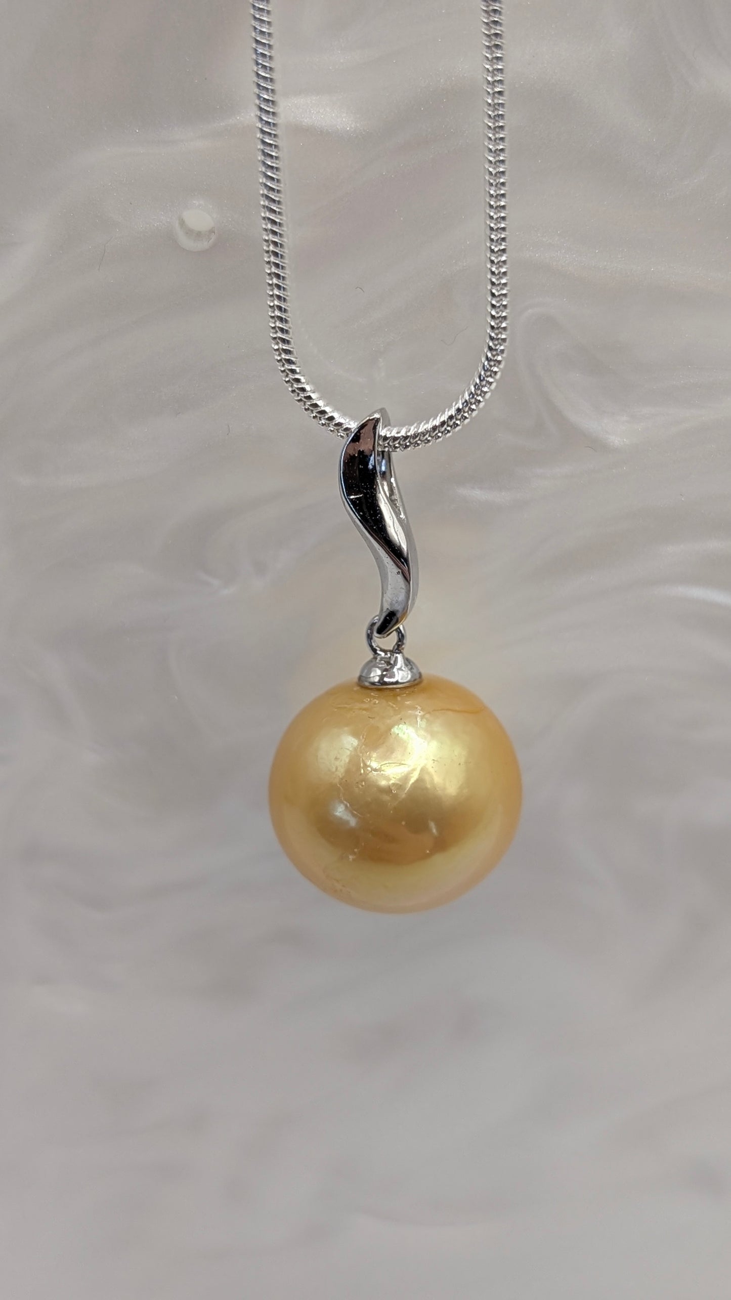 Curl Edison drop pendant