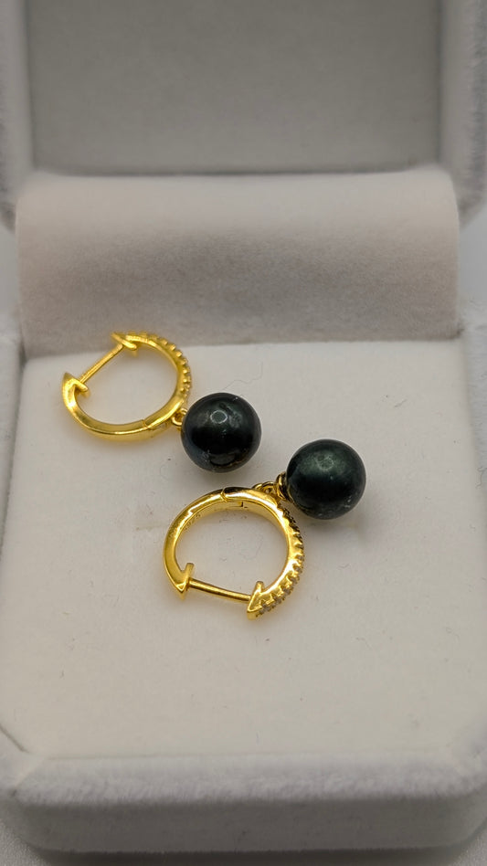 Deep green pearl gold huggy earring