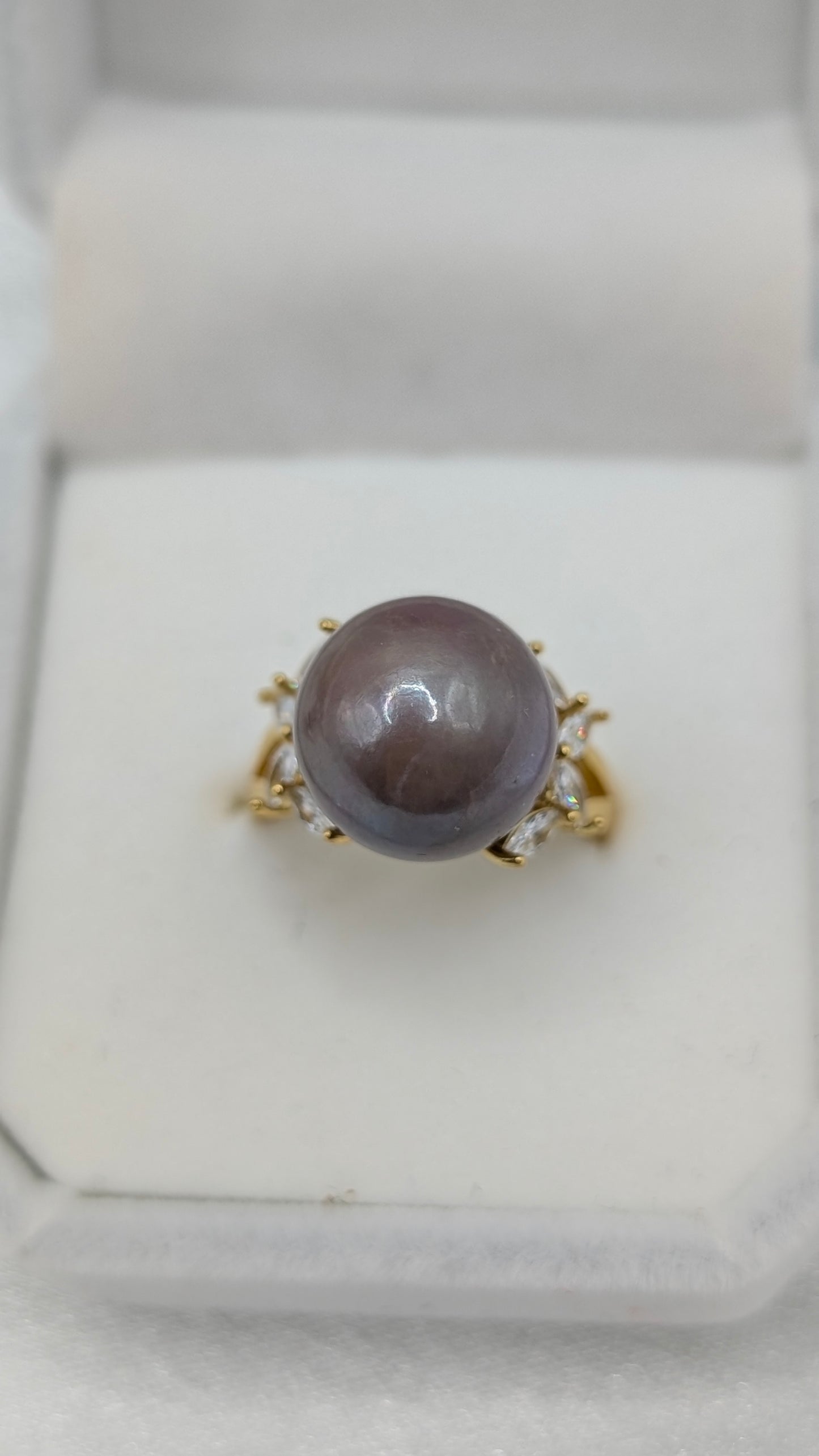 Gold ring with lavender edison