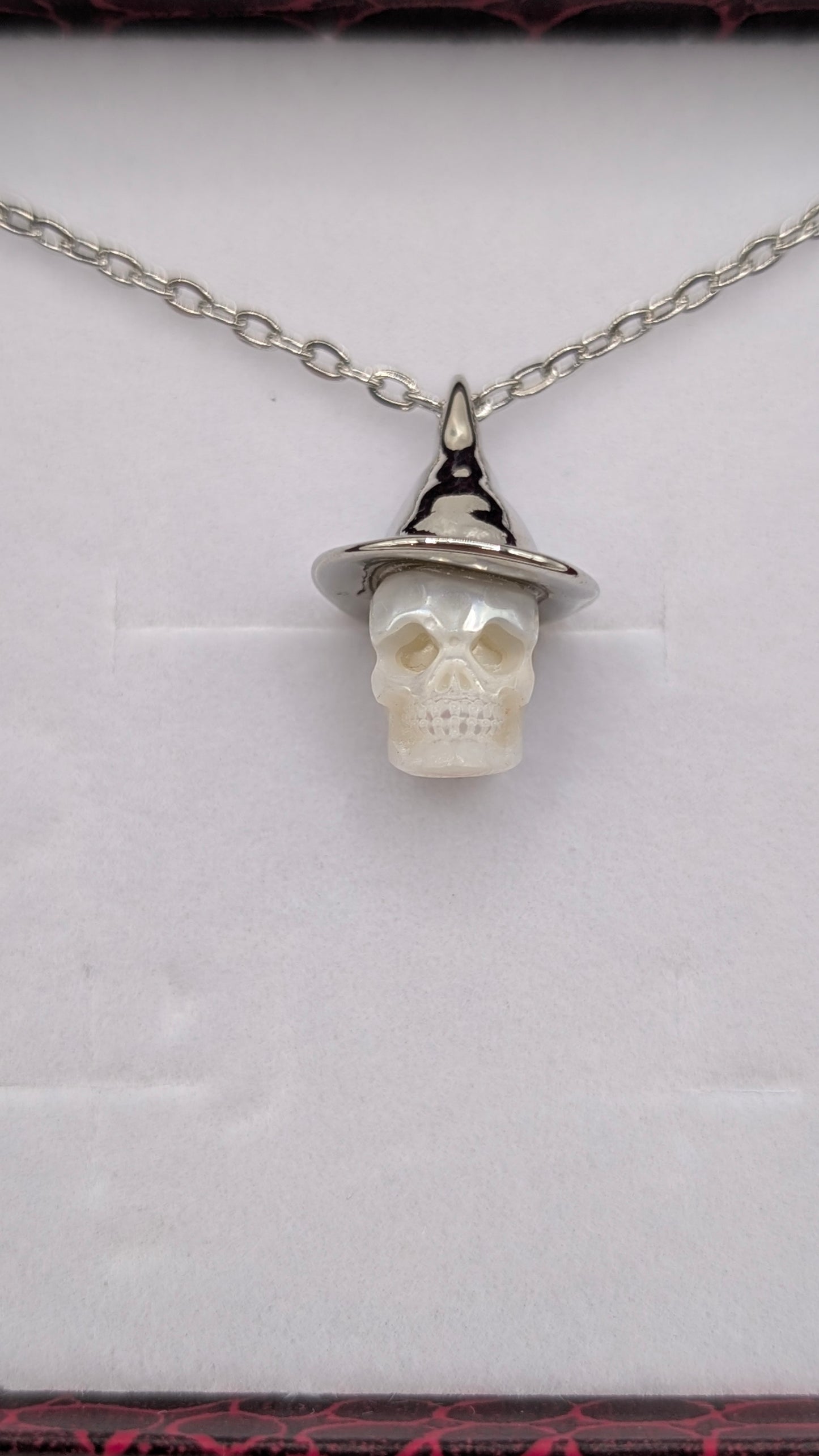 Pearl skull necklace