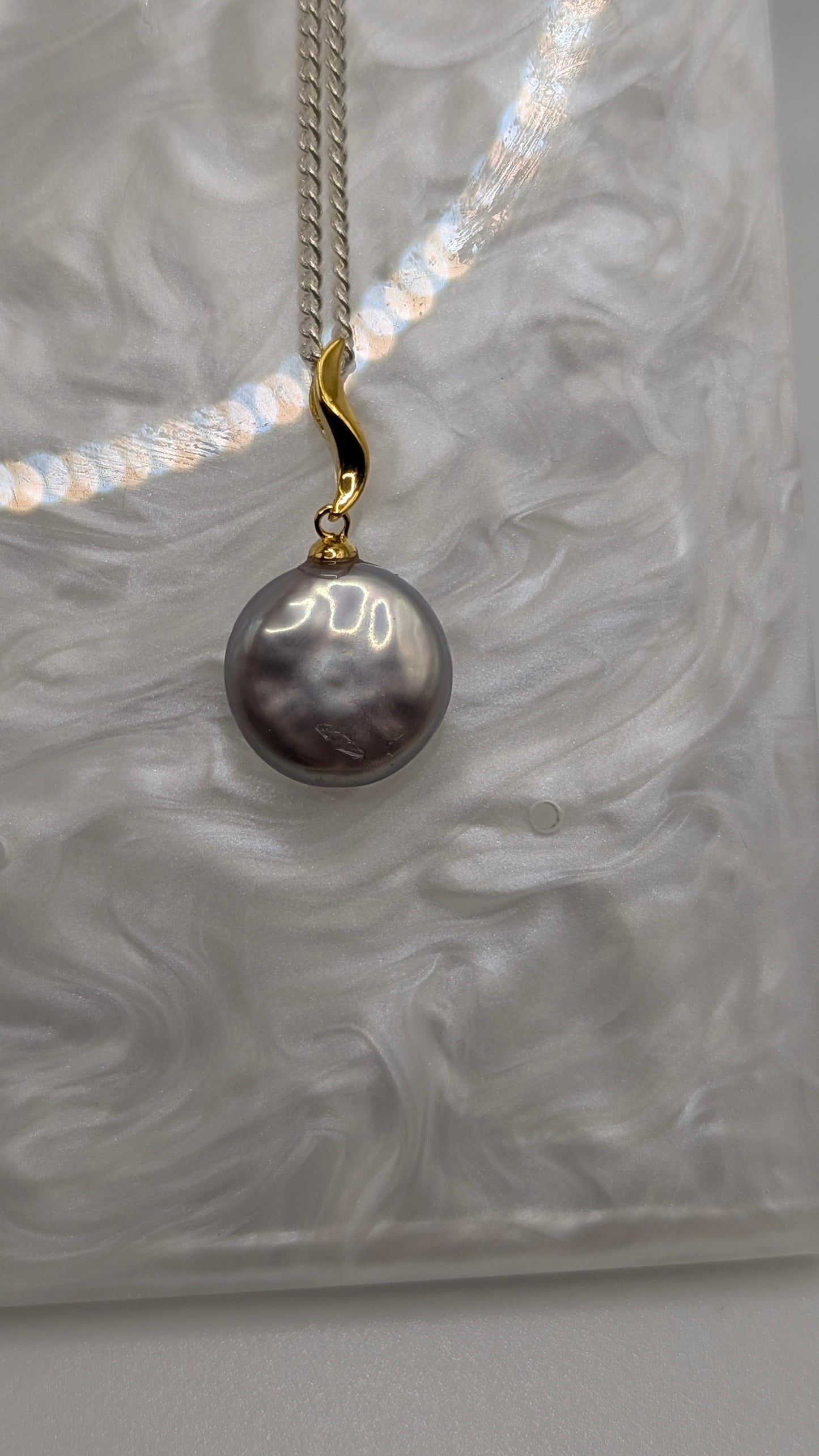 gold curve drop with lilac freshwater pearl coin
