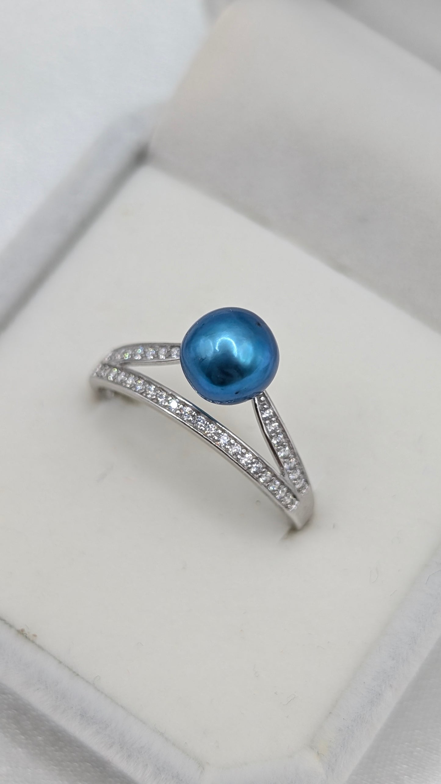 Size U electric blue double band ring