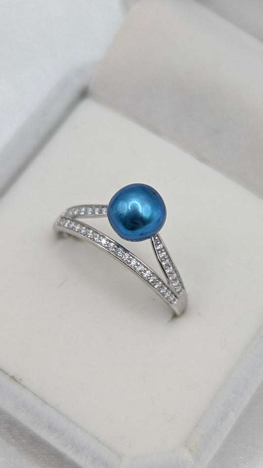 Size U electric blue double band ring
