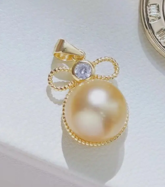 Edison mouse head pendant