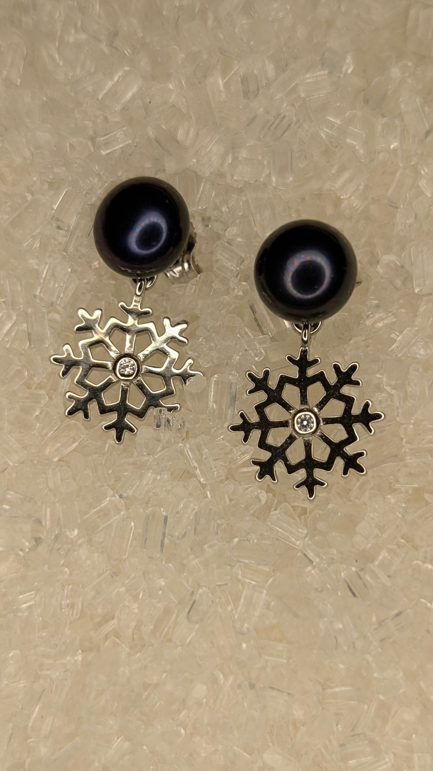 Snowflake pearl earrings
