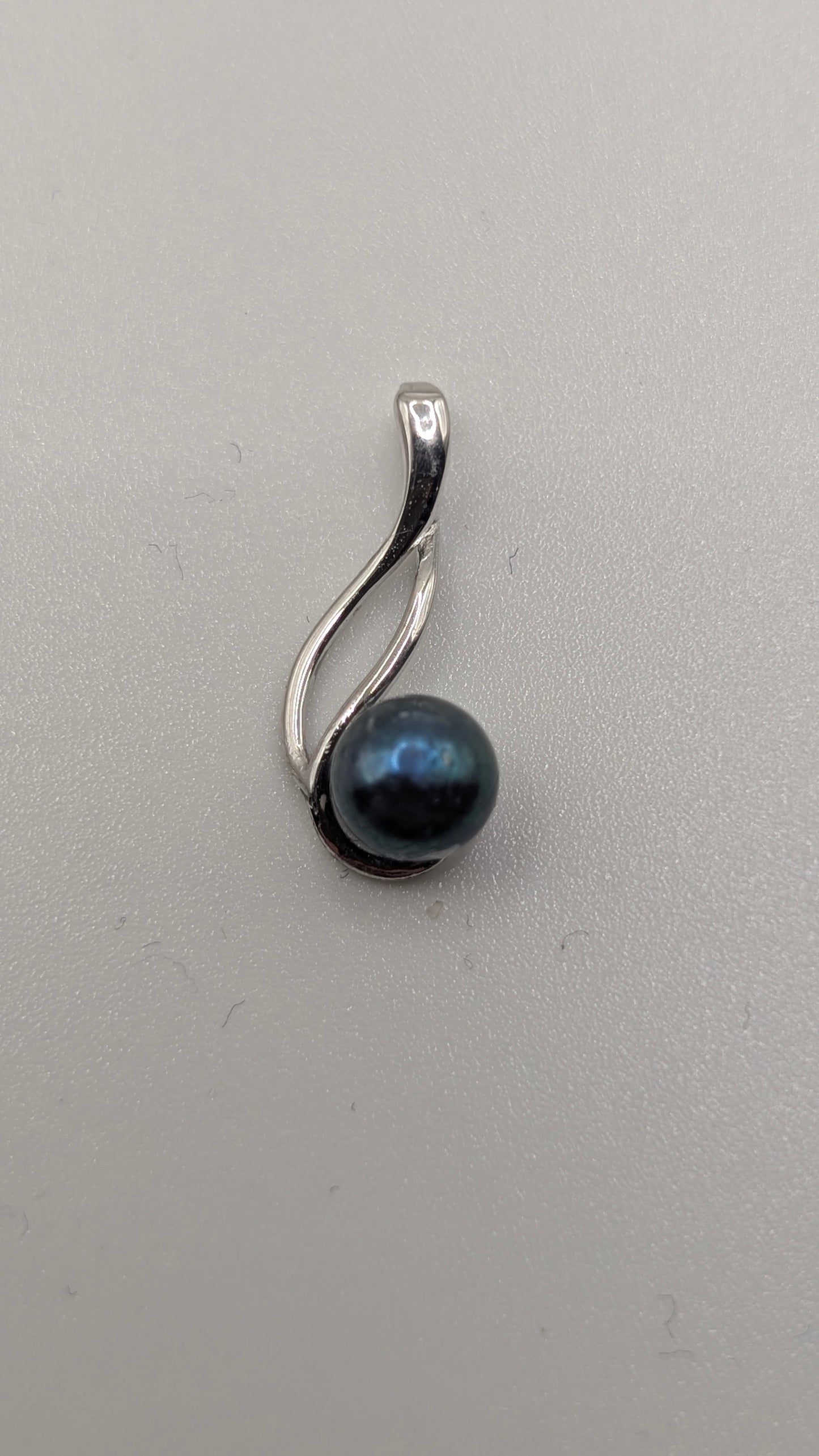 Oilslick pearl pendant
