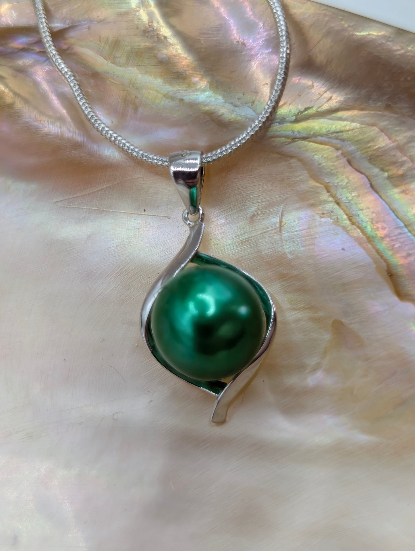 Emerald green freshwater Edison pearl pendant
