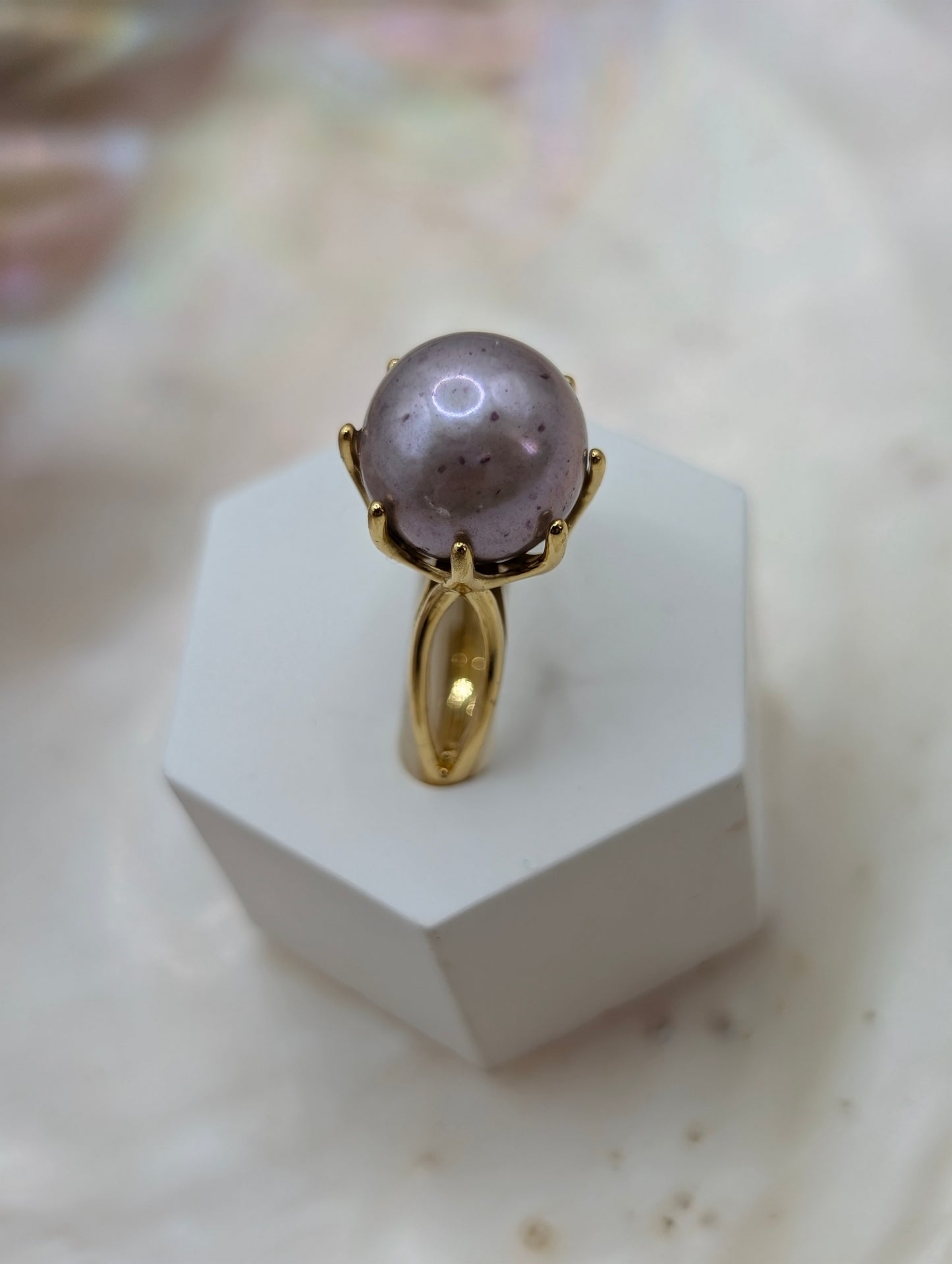 Speckled lavender Edison basket ring in gold