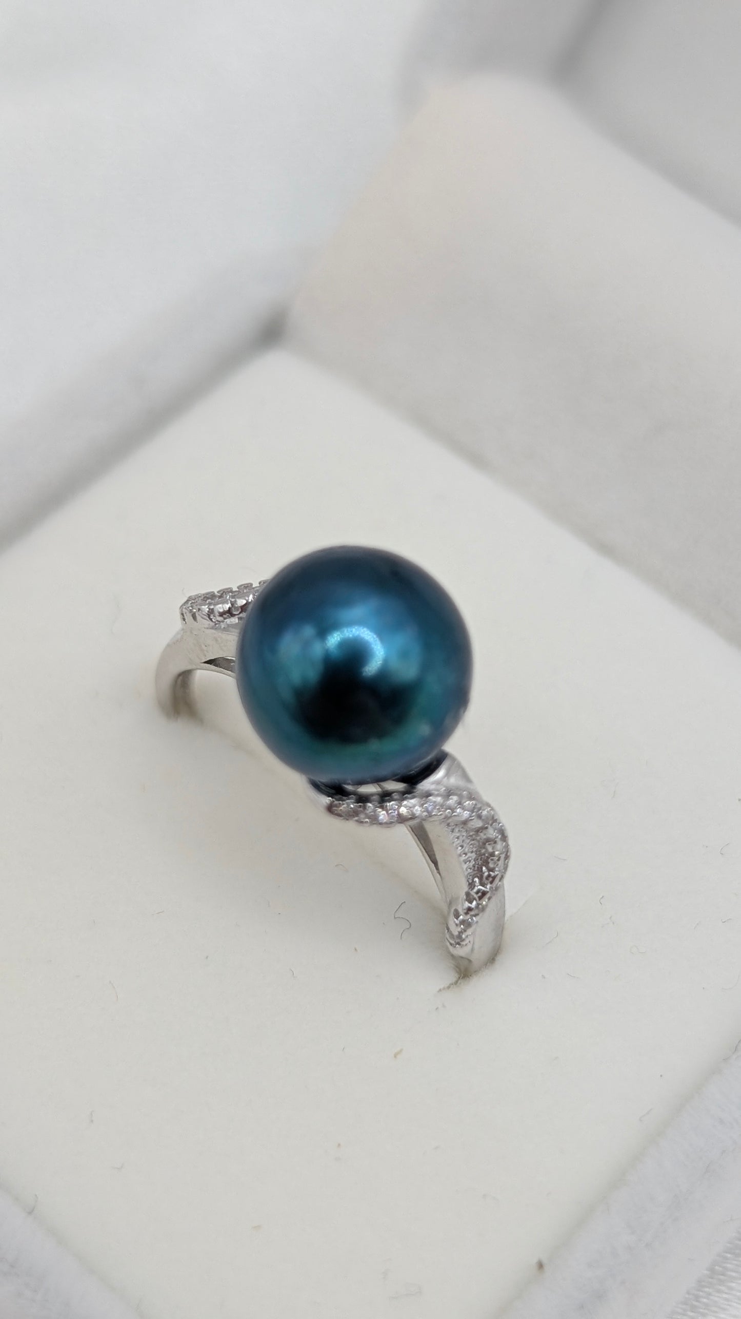 Blue/green Aurora edison ring