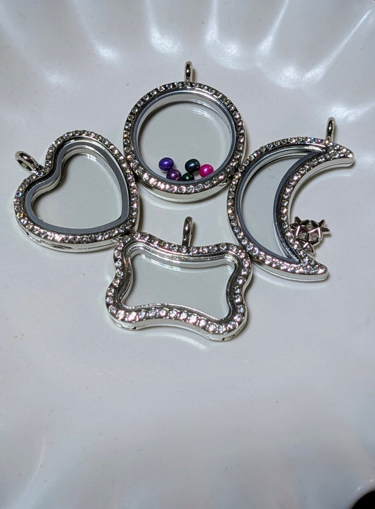 Mini baby pearl locket