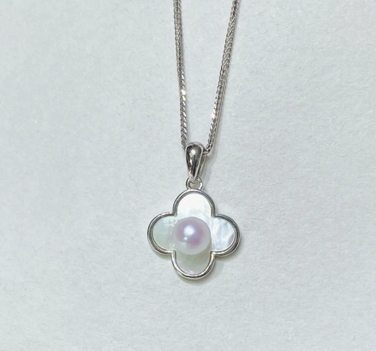 Mother of pearl clover pearl pendant