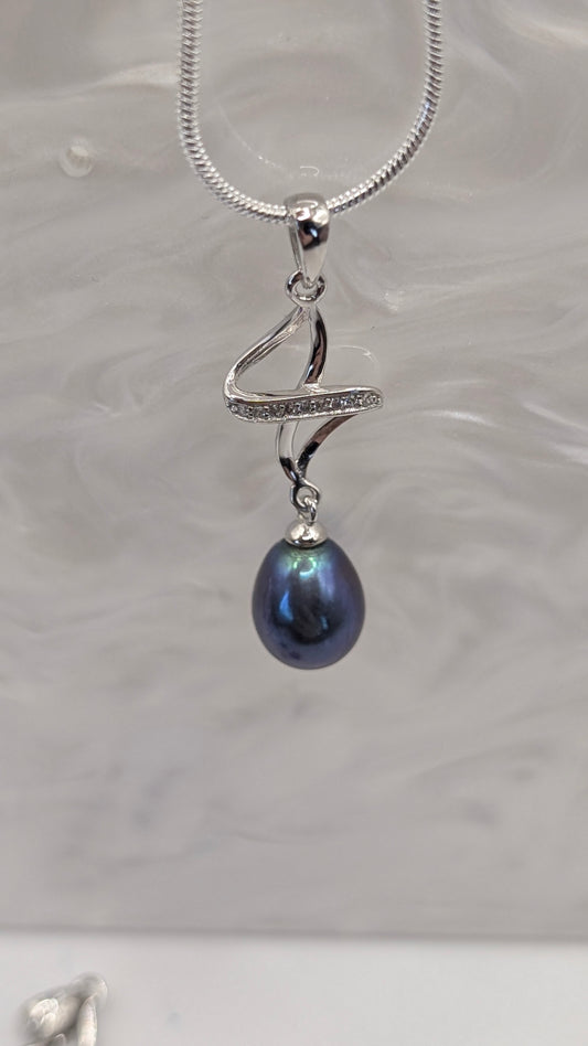 Olivia Edison pendant