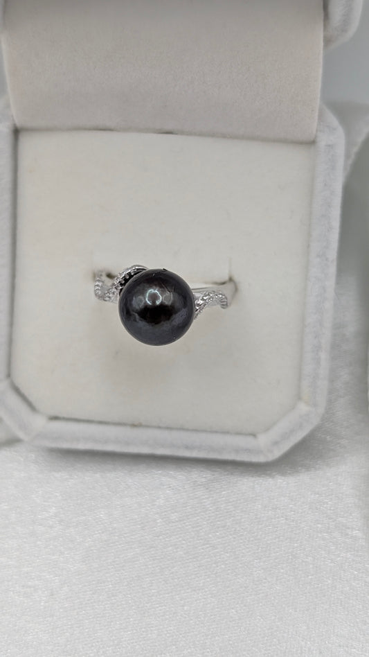 Black pearl Aurora Edison ring