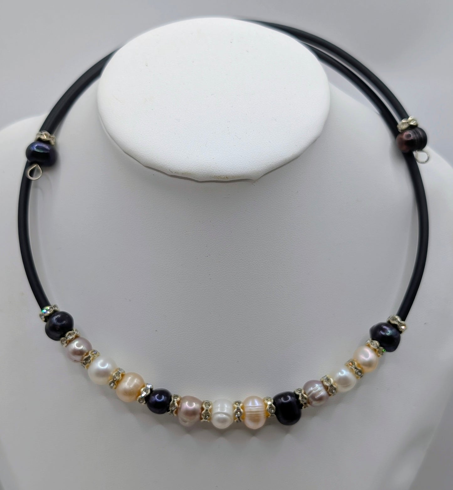 Classic natural pearl wire Choker