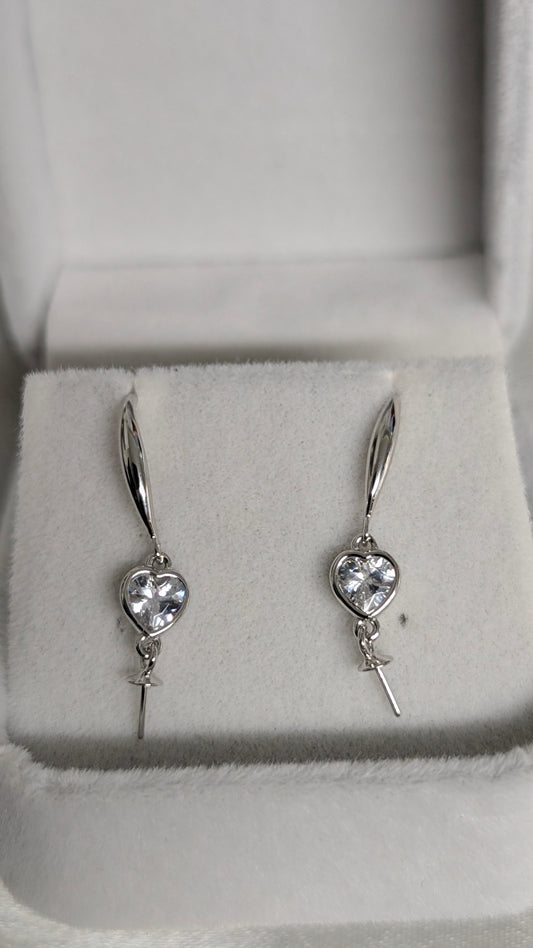 Heart detail hook earrings