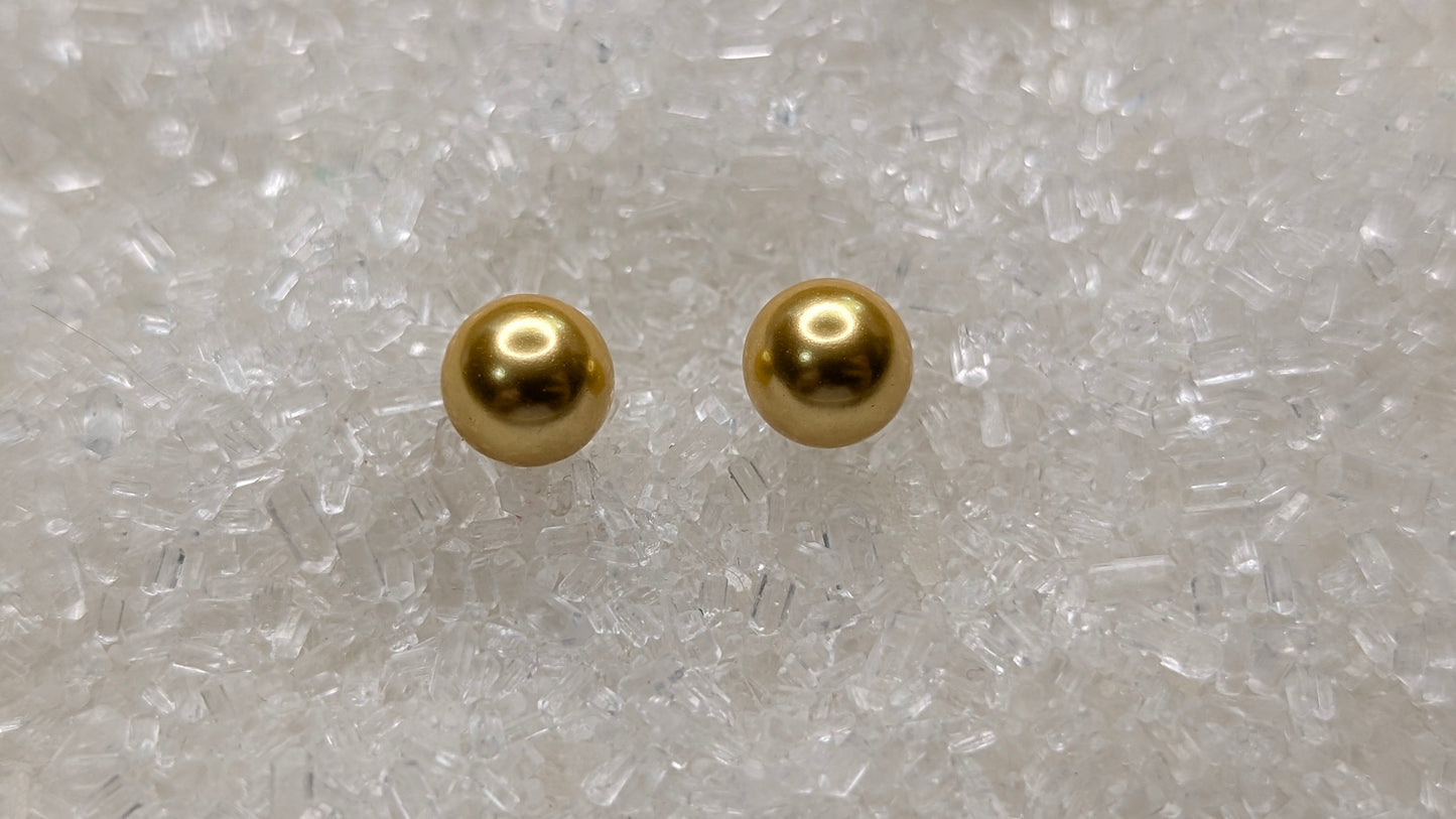 Yellow/gold stud earrings