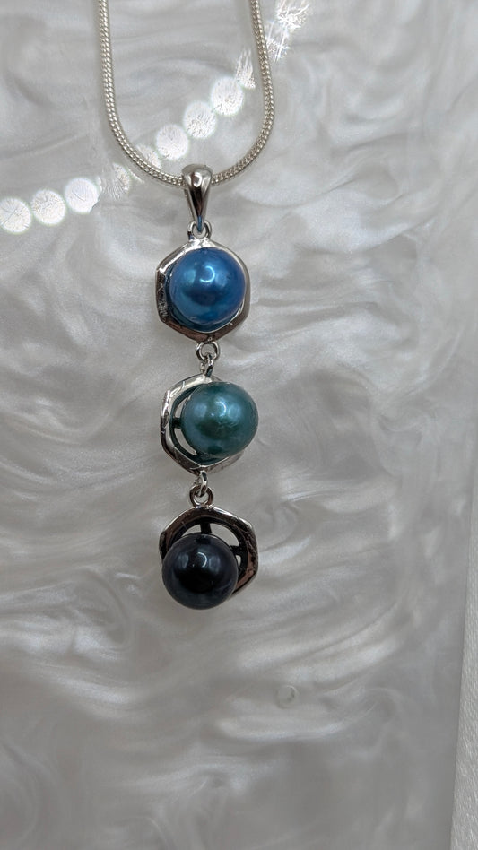 Triple pearl drop with blue, green and dark green pearl