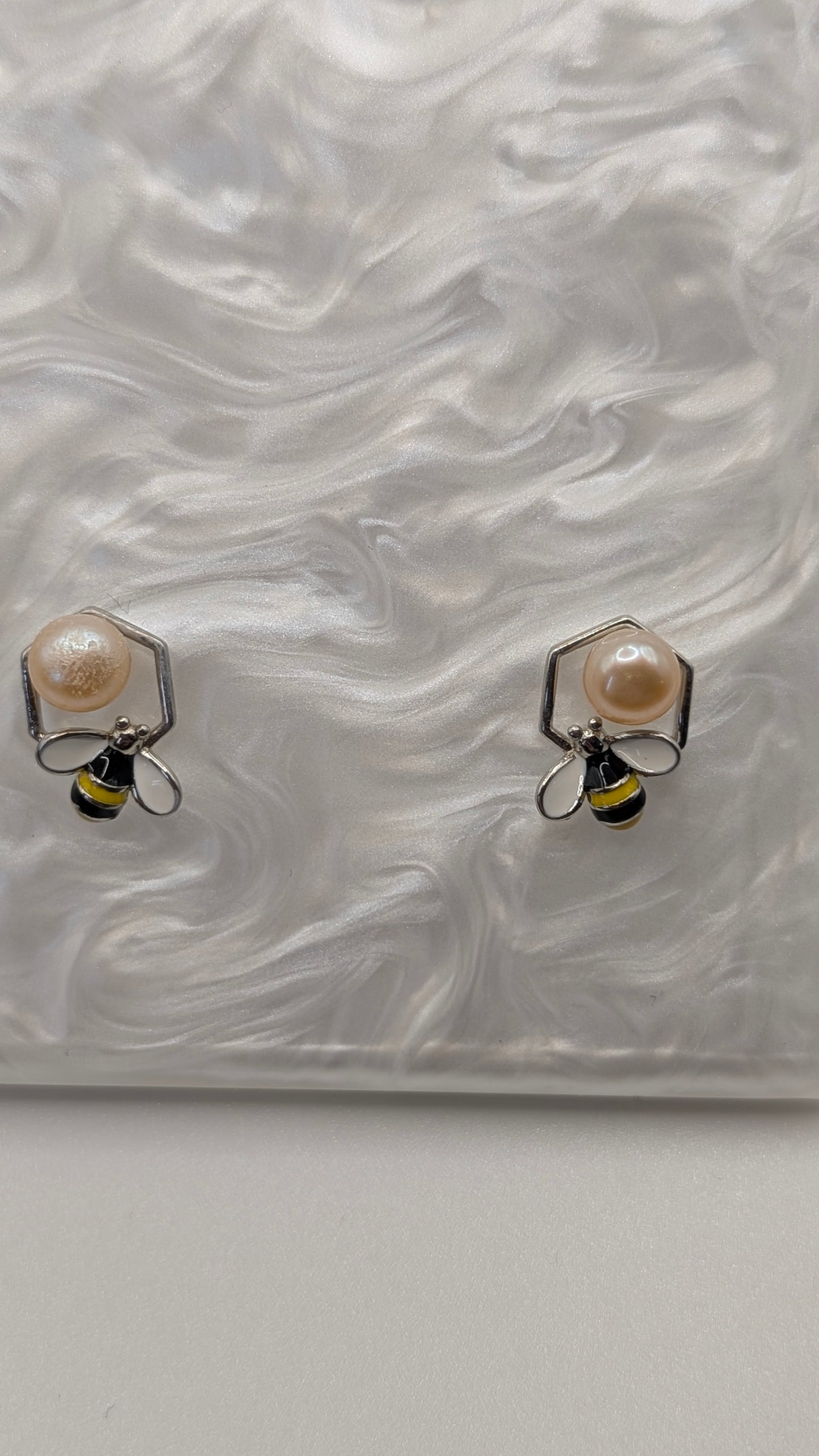 Bee earrings with peach button pearls