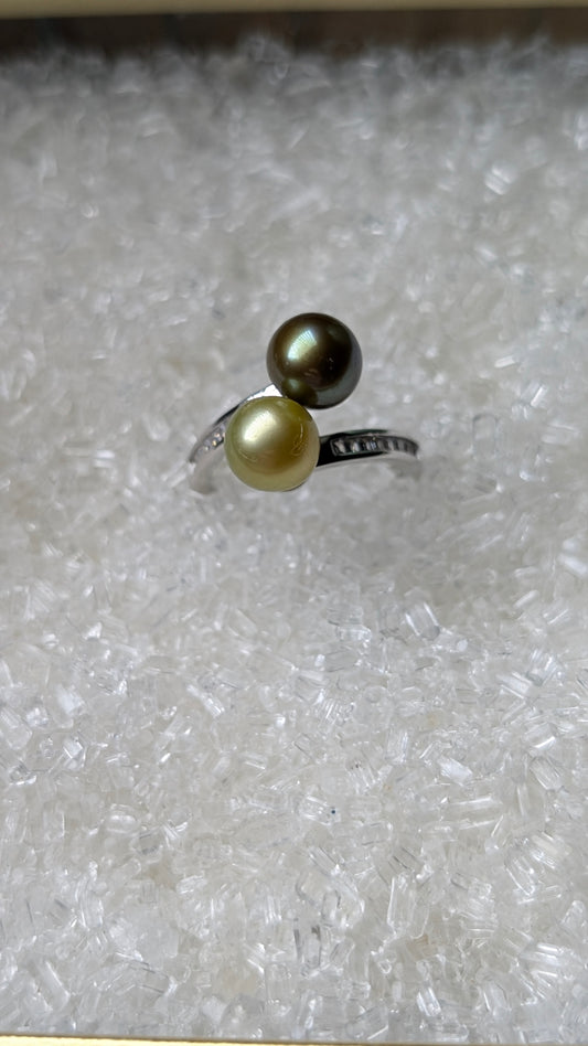 Double pearl band ring