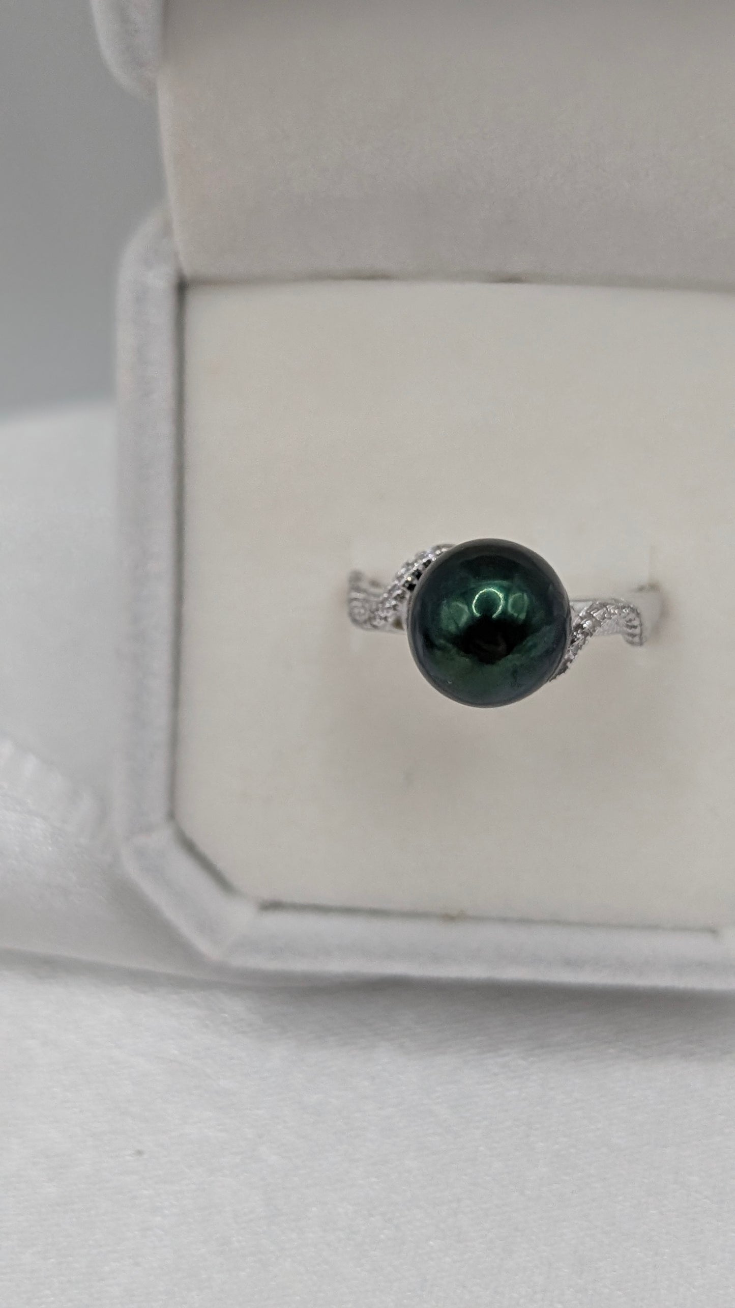 Deep forest green pearl ring