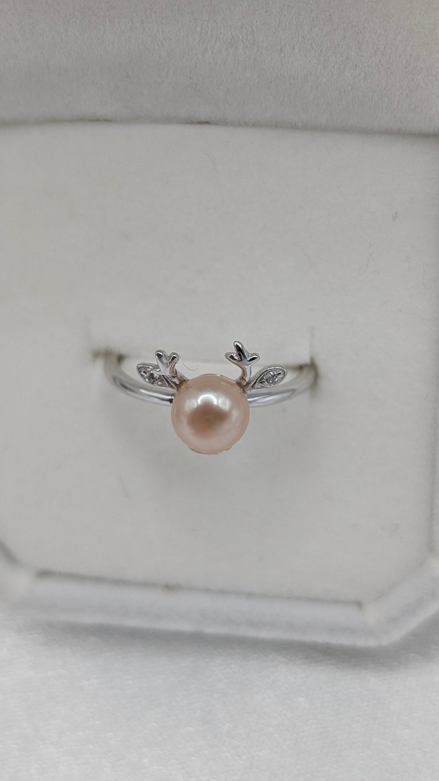 Silver or Gold Reindeer christmas ring with peach button pearl