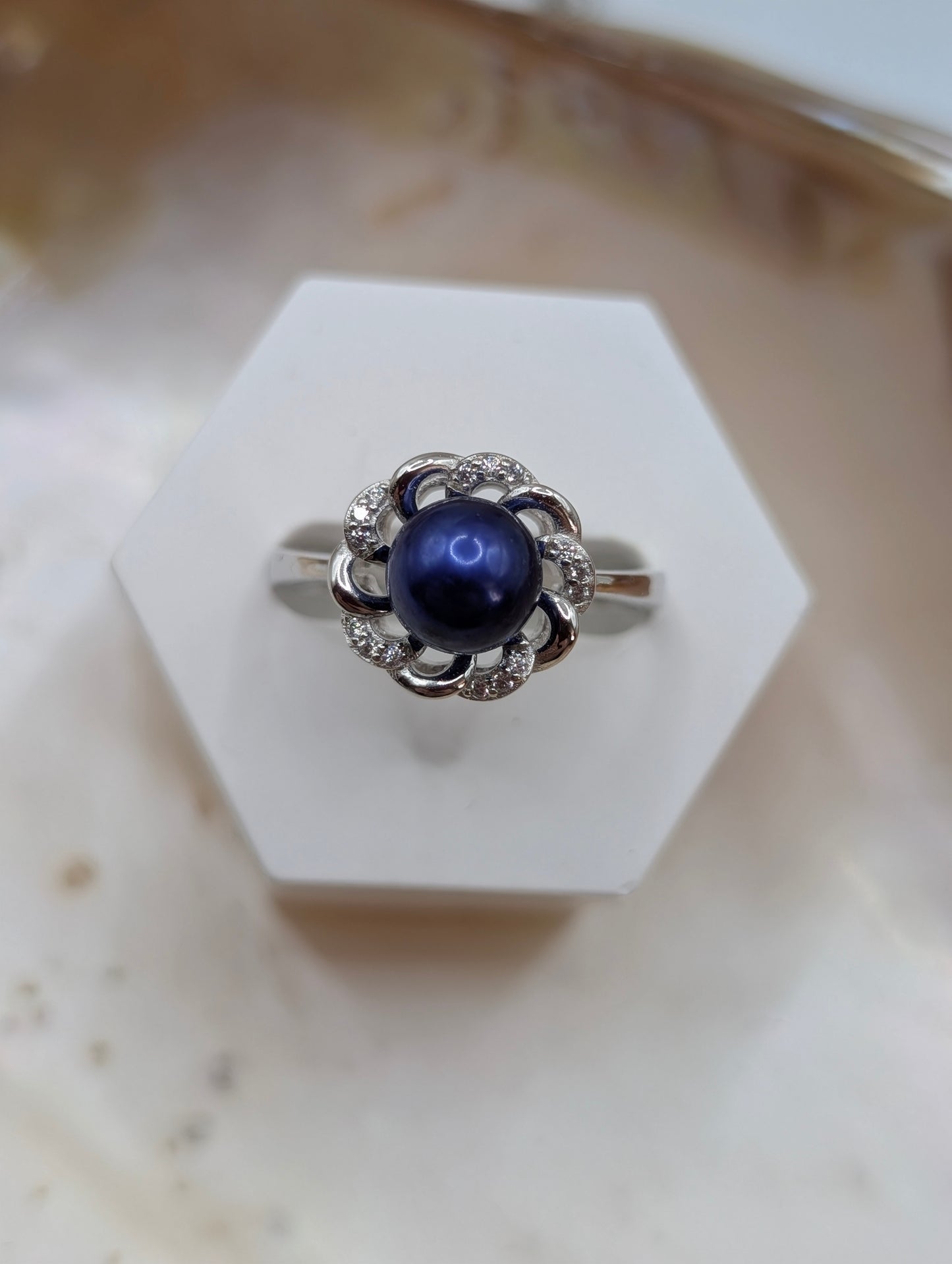 Dark blue pearl flower ring