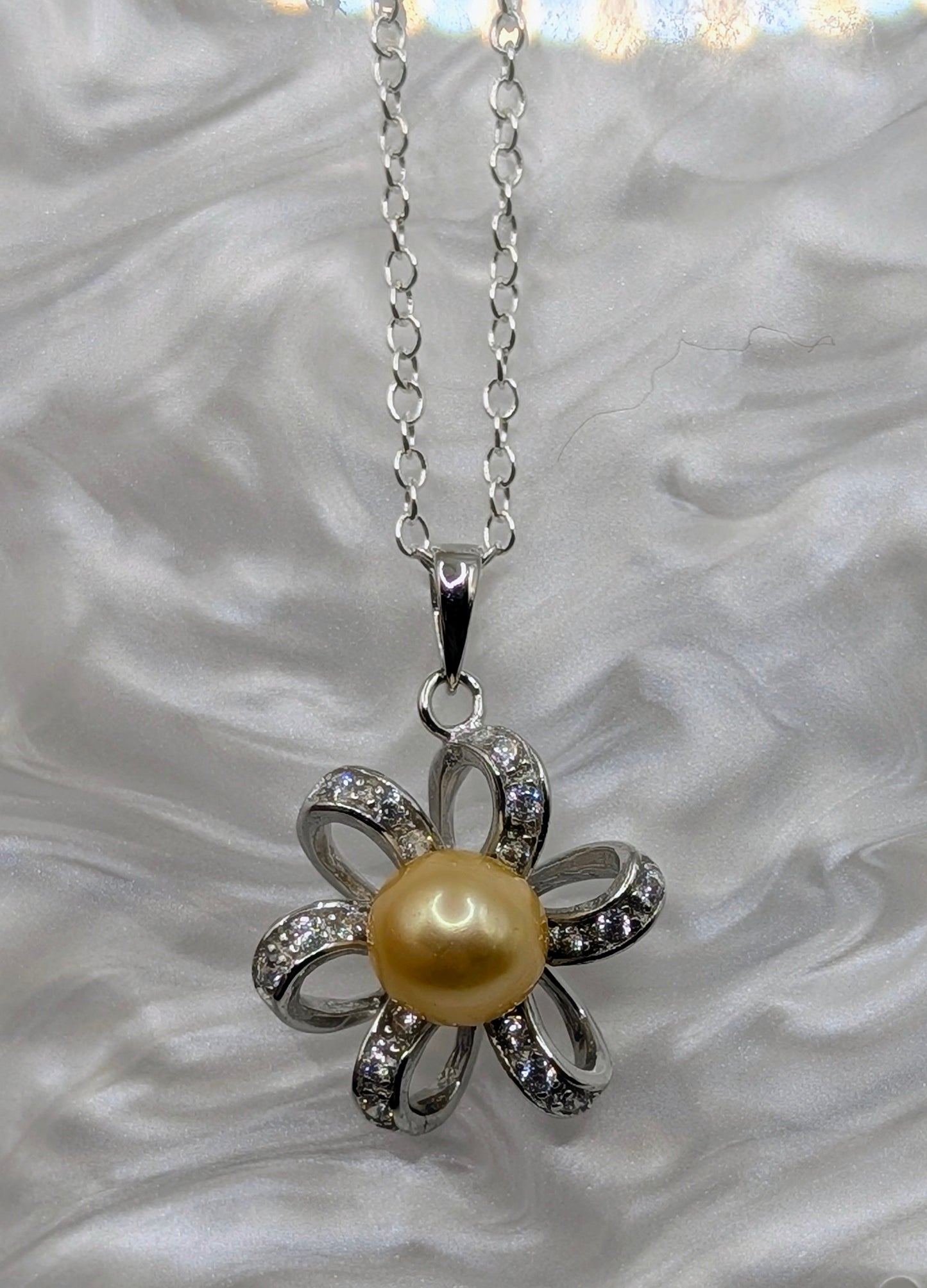 Pastel Lemon pearl daisy pendant