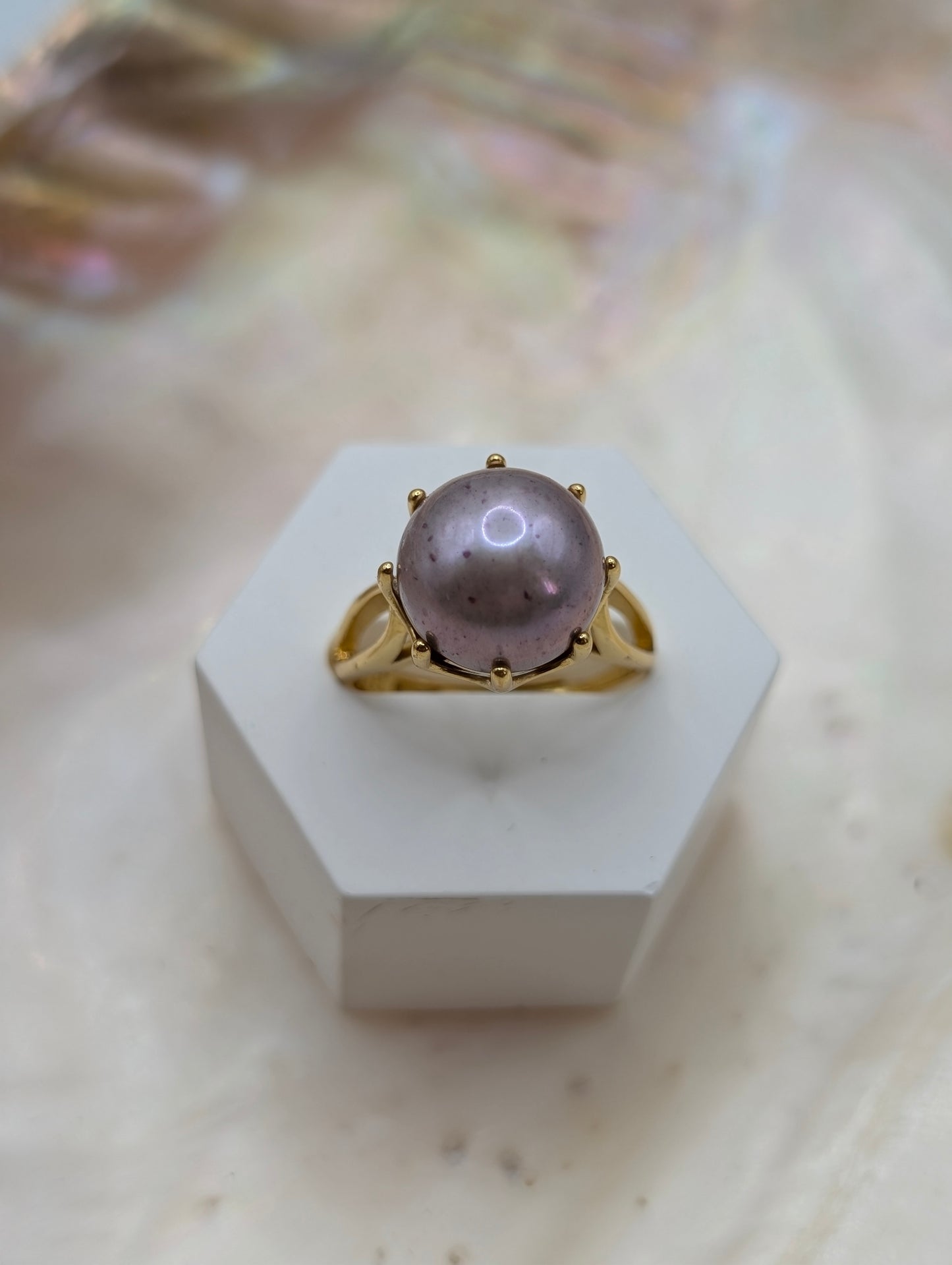 Speckled lavender Edison basket ring in gold