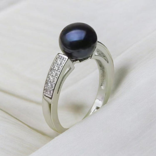 Black pearl ring with rows of zirconias