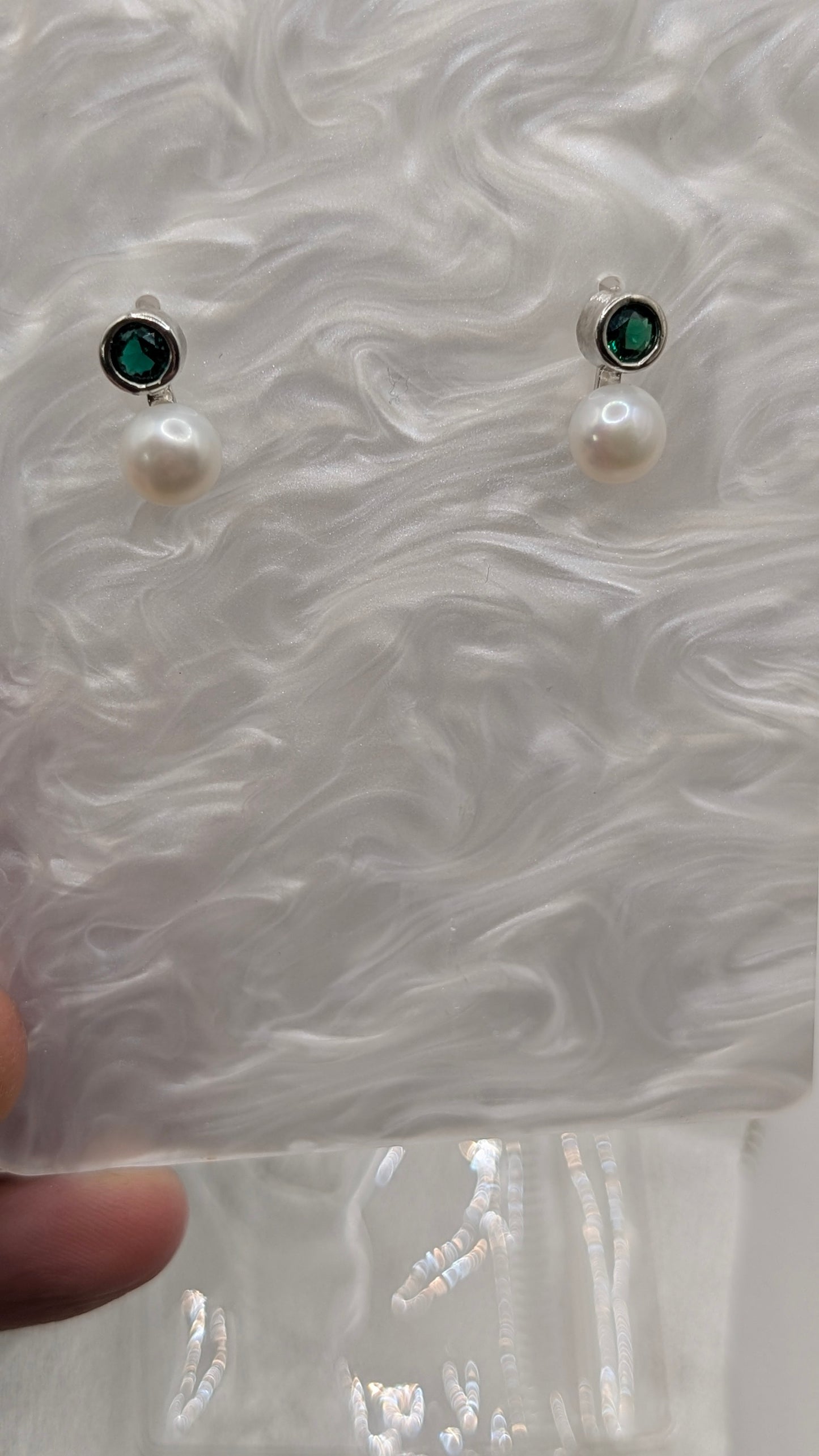 Green gem earring with white button pearls