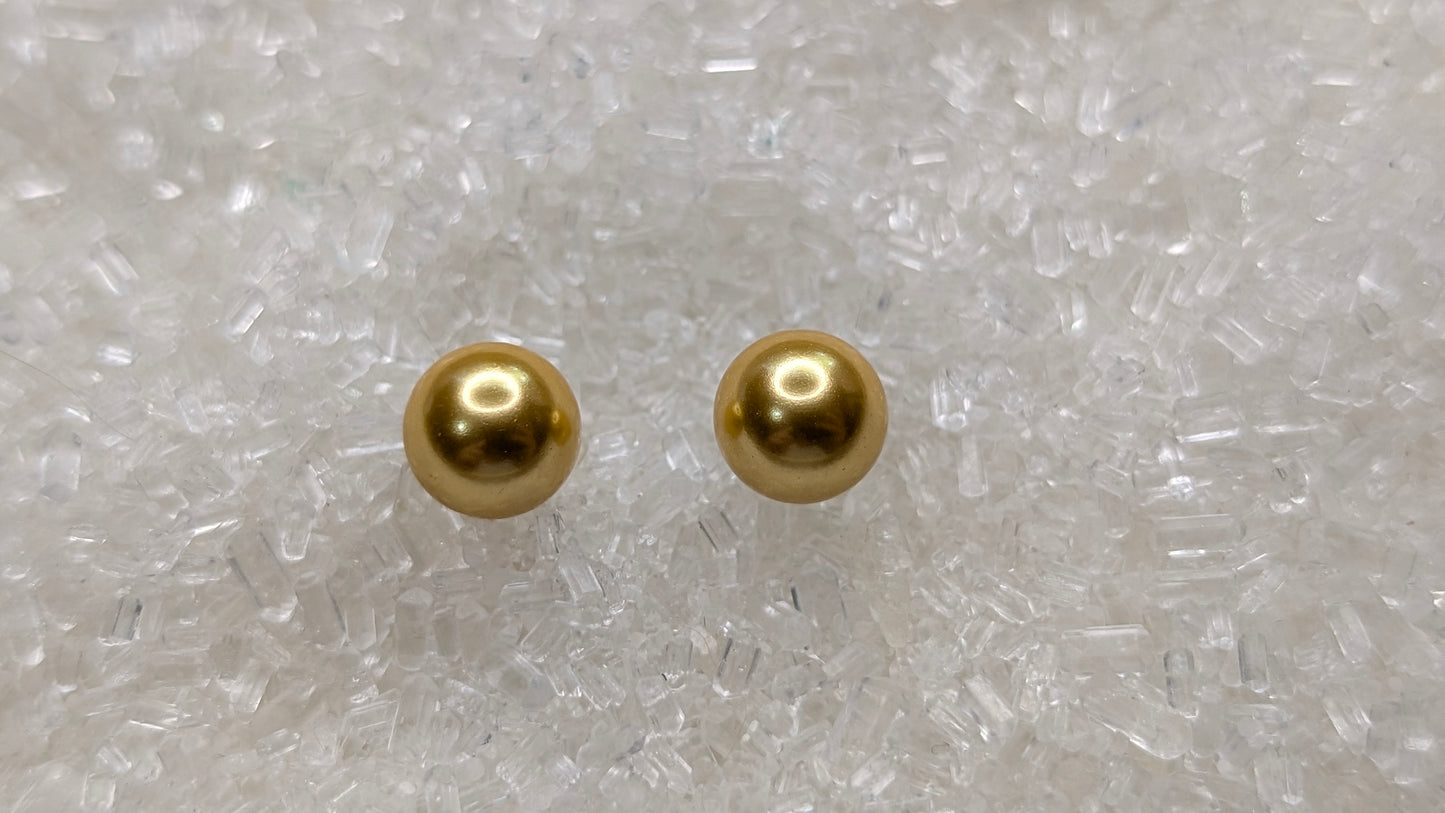 Yellow/gold stud earrings